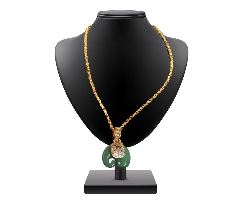Colar com Pingente de Elefante em Jade Banhado a Ouro